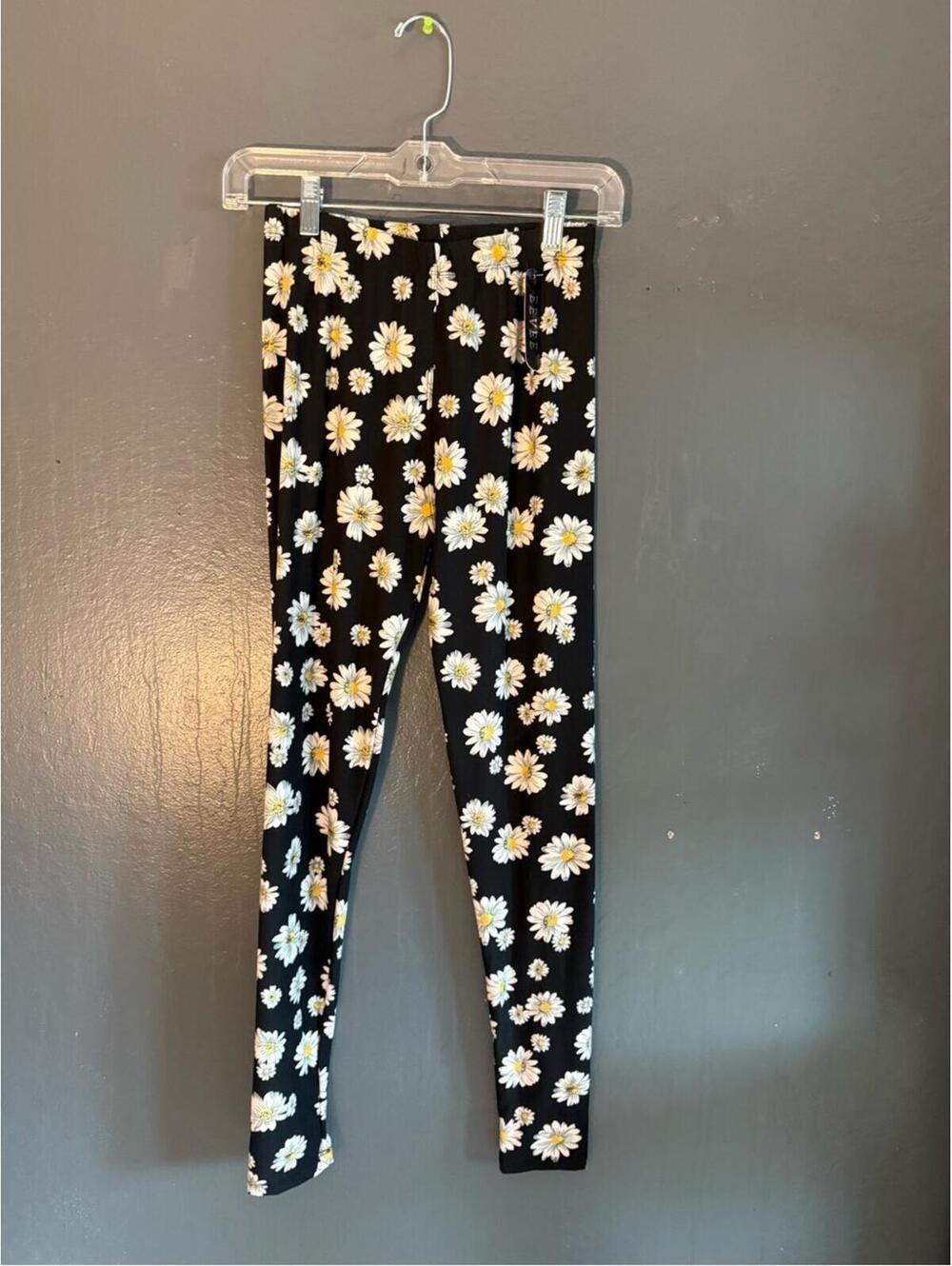 Eevee Women's Black Daisy Print Ankle Leggings